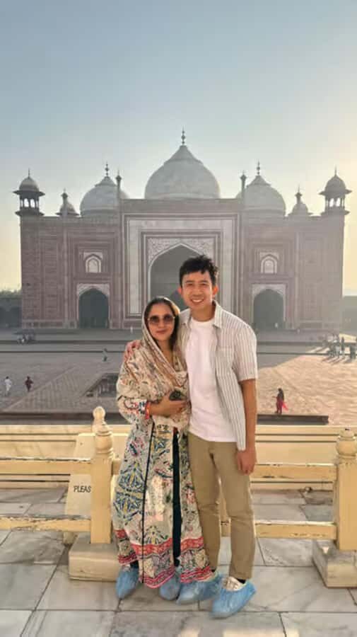 Agra: Taj Mahal Guided Tour with Fast Track Entry - Getting Picked Up in Agra: Comfort Without the Extra Fuss