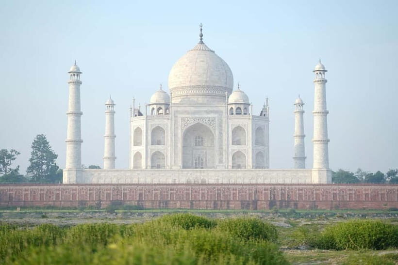 Agra: Taj Mahal Guided Tour with Photography & Rental Saree - What happens during your 3-hour itinerary