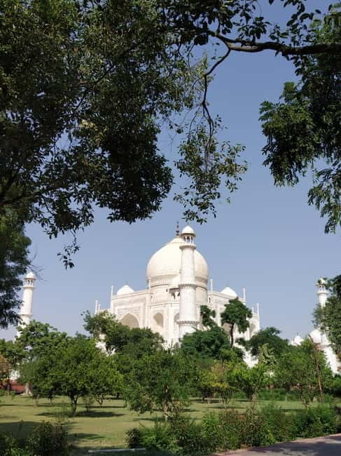 Agra: Taj Mahal Guided Tour with Photography & Rental Saree - Comfort details that make a short tour work