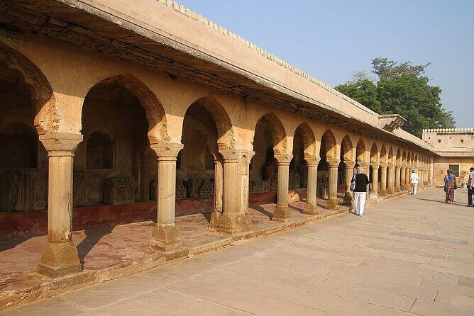 Agra To Jaipur Drop Via Fatehpur Sikri & Chand Baori, Step Well - Private Agra to Jaipur day: what this transfer is really for