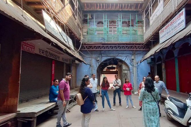 Agra Walking Tour - Meeting near Jama Masjid and getting around without friction