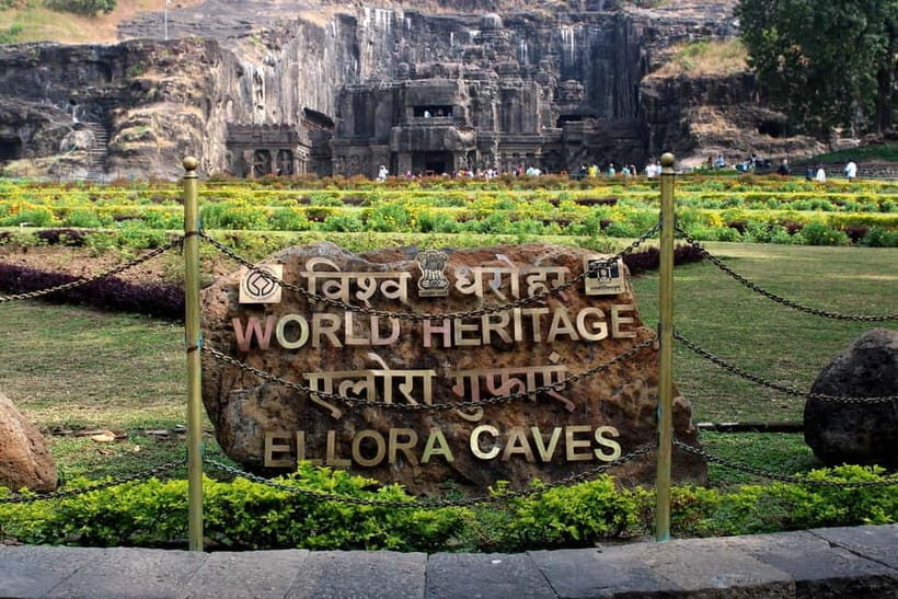Ajanta & Ellora : Day Tour from Mumbai with Flight Tickets - Aurangabad Break: Food, Snacking, and Market Time