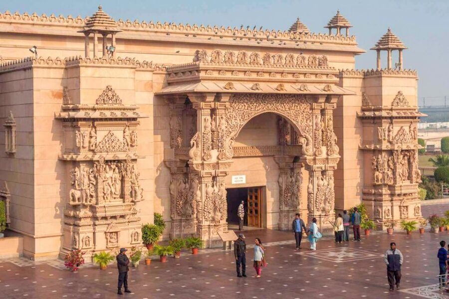 Akshardham Light & Fountain Show with Pick-up & Drop-off - Exhibitions and the 20–30 minute waiting window you should plan for