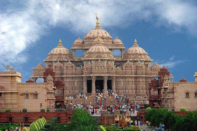 Akshardham Temple Tour Delhi, World's largest Hindu temple visit! - Getting There at 7:30 am: AC Pickup That Actually Helps