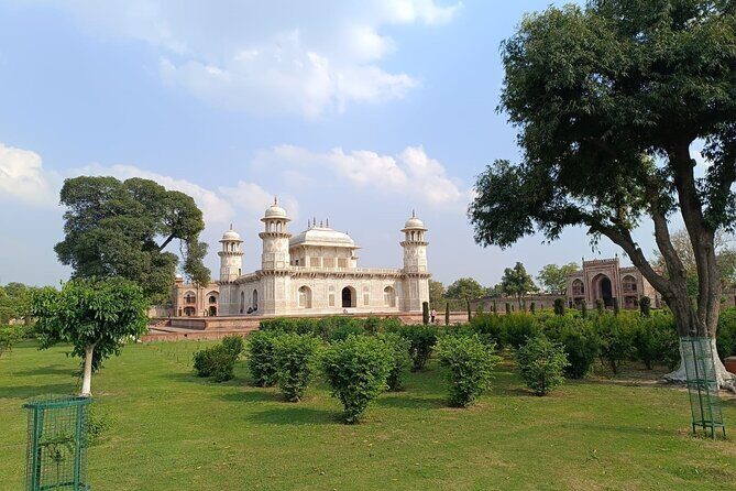 All Cost Inclusive Tour Extraordinaire of Taj Mahal, and Agra - Lunch and onboard extras: small comforts on a long day