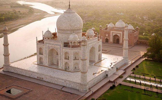 All inclusive Full Day Agra tour with exciting activities from Delhi by Car - Lunch in Agra: a real break that prevents the cranky-tired spiral
