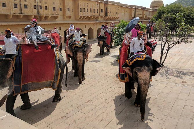 All-inclusive Golden Triangle Tour India with 5 Star hotel - Day 4: travel toward Jaipur with Taj Mahal in the mix