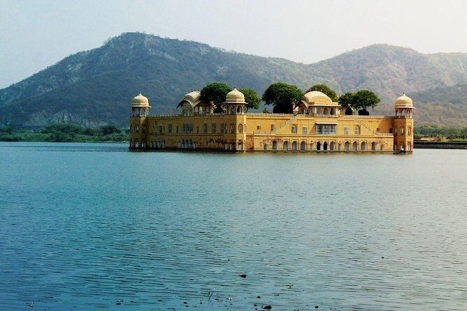 All Inclusive - Jaipur Day Tour from Delhi by Car - City Palace Jaipur: Peacock Gate, Diwan-i-Khas, and mixed styles