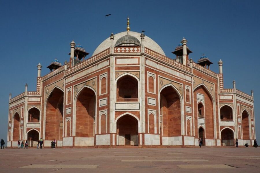 All Inclusive Old & New Delhi Private Day Trip with Tuk Tuk - India Gate and Parliament Area: The War-Memorial Pause