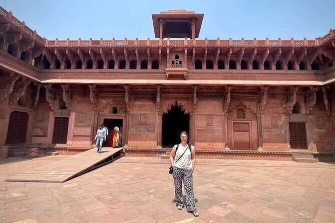 All inclusive - One day tour of tajmahal from delhi by car - Agra Fort: Akbar’s red-sandstone power center in 2 hours