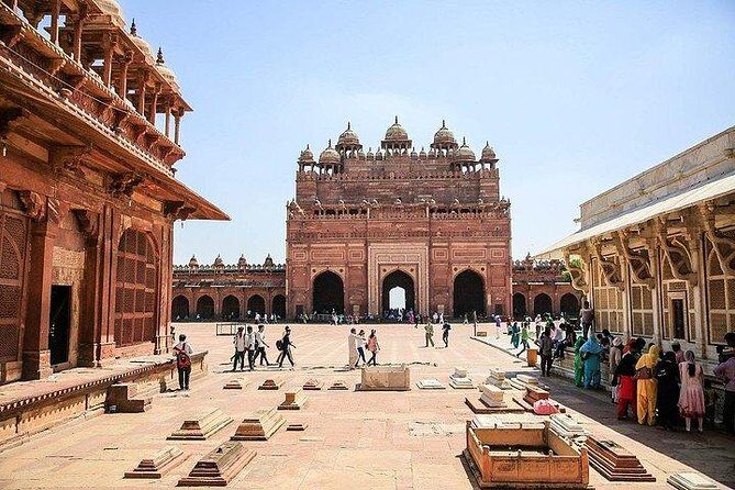 All-Inclusive Taj Mahal, Agra Fort & Fatehpur Sikri Private Tour - Lunch at Courtyard by Marriott: the smart reset mid-day