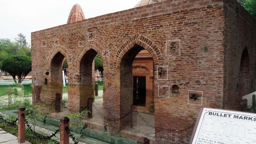 Amritsar: Golden Temple and Jallianwala Bagh Guided Tour - Jallianwala Bagh: The 1919 Massacre Memorial, Handled with Care