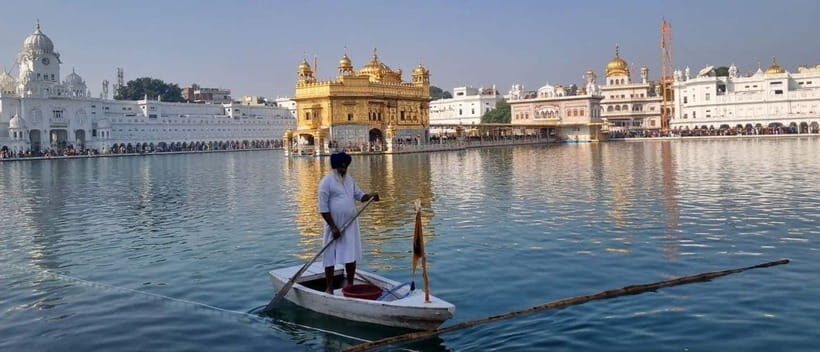 Amritsar: Golden Temple and Jallianwala Bagh Guided Tour - Golden Temple Etiquette: A Simple Dress Code and Clear Boundaries