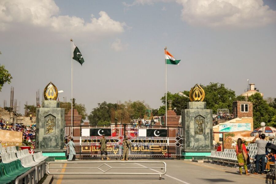 Amritsar : Golden Temple and Jallianwala Bagh Private Tour - Jallianwala Bagh Memorial: how the guide helps you hold the weight