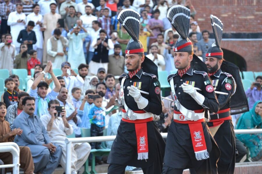 Amritsar : Golden Temple and Jallianwala Bagh Private Tour - Wagah Border ceremony: the daily spectacle with real geopolitical energy