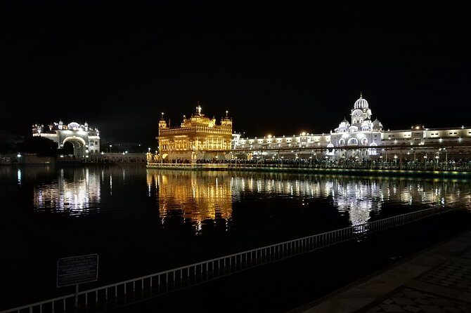 Amritsar Golden Temple Tour - Your tour flow: Golden Temple complex, Akal Takht, and the holy-book moment