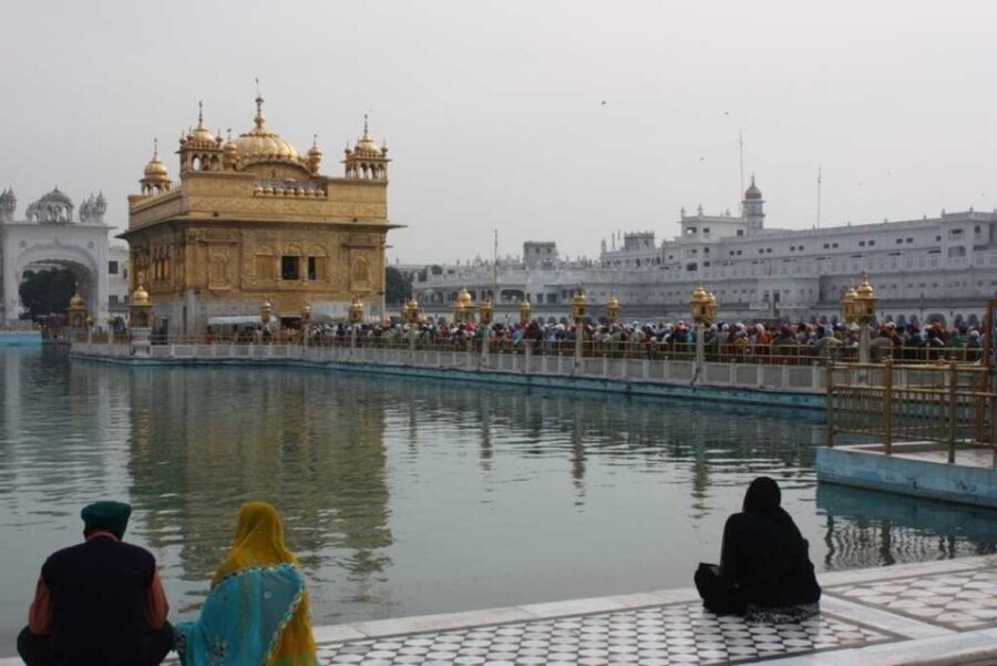 Amritsar: Small Group Sightseeing Tour with Wagah Border - Langar Kitchen: Seeing Community Service Run Like Clockwork
