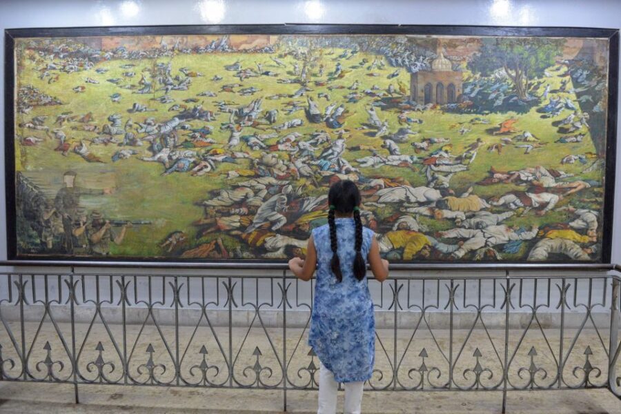 Amritsar: Small Group Sightseeing Tour with Wagah Border - Jallianwalla Bagh: The Site Where History Becomes Personal