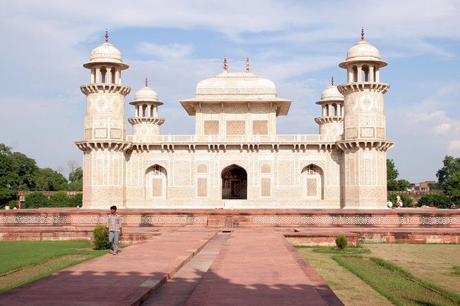 Approved Tour Guide in Agra for Full Day Sightseeing - Stop 1: the quick Agra start that sets the tone
