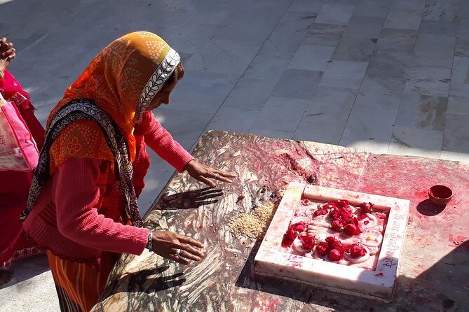 Authentic Experience-City palace and Folk dance - Evening folk dance show: one hour of Rajasthan culture with tickets handled