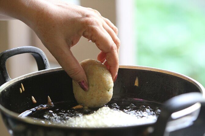 Authentic Indian Cooking Class with Jyoti in Delhi - Cooking in Jyoti’s Delhi home: what makes it feel local