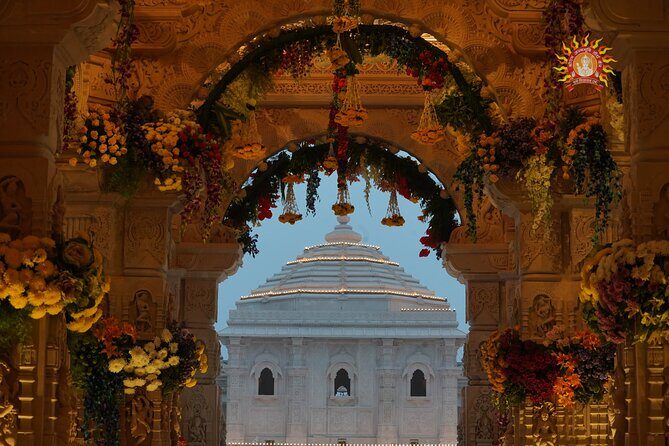 Ayodhya tour in one day - Private & Guided tour - Stop 2: Hanuman Garhi for Hilltop Views Over Ayodhya