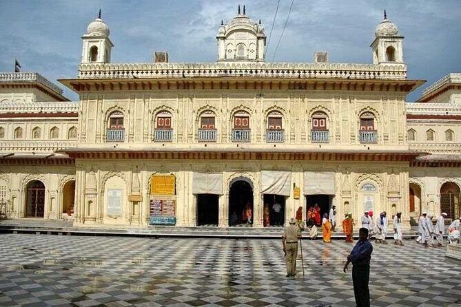 Ayodhya tour in one day - Private & Guided tour - Stop 5: Ram Ki Paidi Along the Sarayu River