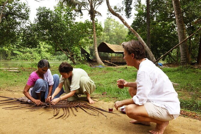 Backwater Tour from Cochin - The one-hour open canoe cruise: narrow canals, closer to the water