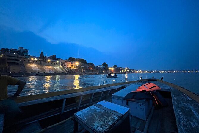 Banaras Photography Tours - Dashashwamedh Ghat: older steps for pilgrims, monks, and motion