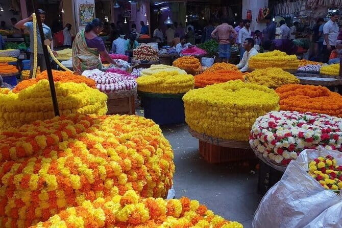 Bangalore : Evening Food Street Walk and Market Visit - KR Market: flowers, crafts, and a real Bangalore evening