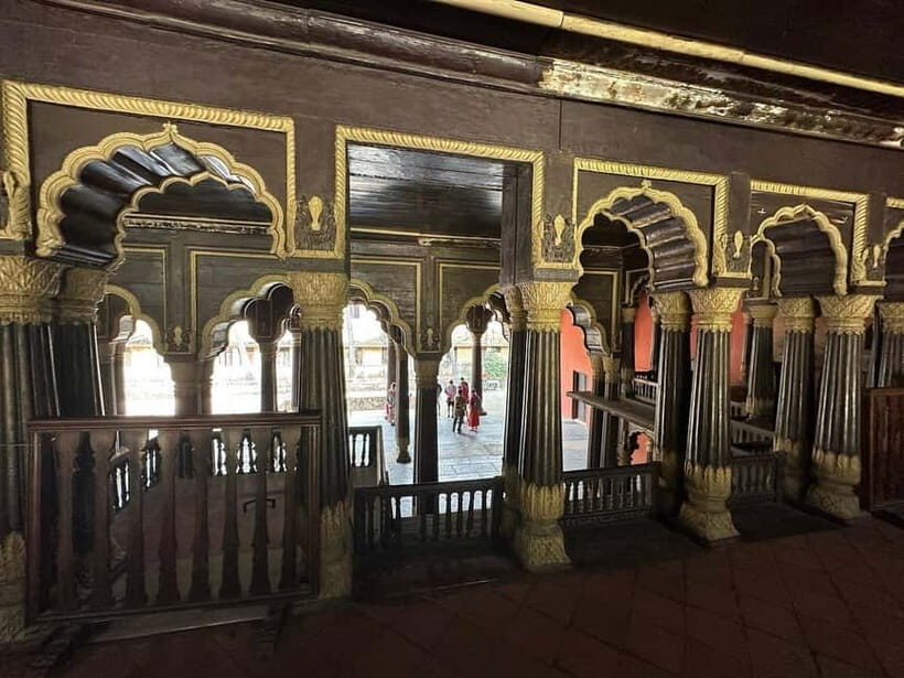 Bangalore: Palace, Temples, Fort & Markets Walking Tour - Bangalore Fort: A 16th-Century Backbone With Later Changes