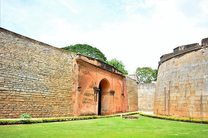 Bangalore Walking Tours - Flower Market, PETE and more - Stop 2: Tipu Sultan Fort and Palace near KR Market (entrance included)