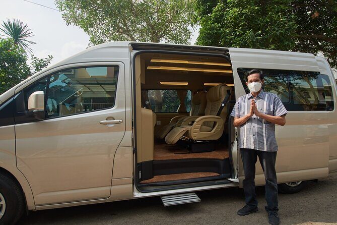 Bengaluru Kempegowda Airport (BLR) to Bengaluru Arrival Transfer - Cars, Capacity, and Comfort for Up to 8 Passengers