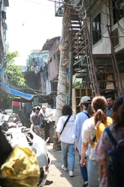 Best Combo Tour: Dabbawalas, Dhobi Ghat and Slum with Train - The local train ride: commute time, Mumbai style