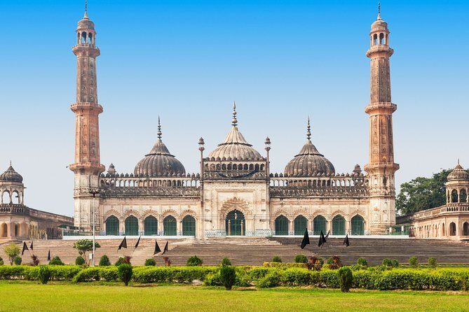 Best of Lucknow (Guided Halfday Sightseeing Tour by Car) - Jama Masjid: a domed mosque and local atmosphere