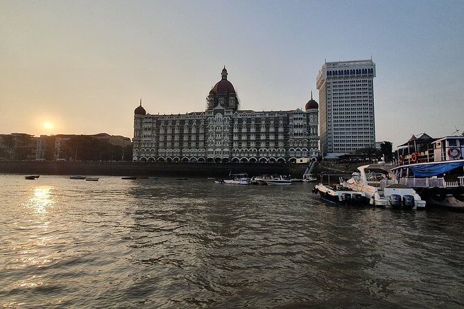 Best of Mumbai by Day/Night Private Tour With Meal and Transport. - Colaba Causeway Market: Street Shopping Without the Full-Day Commitment