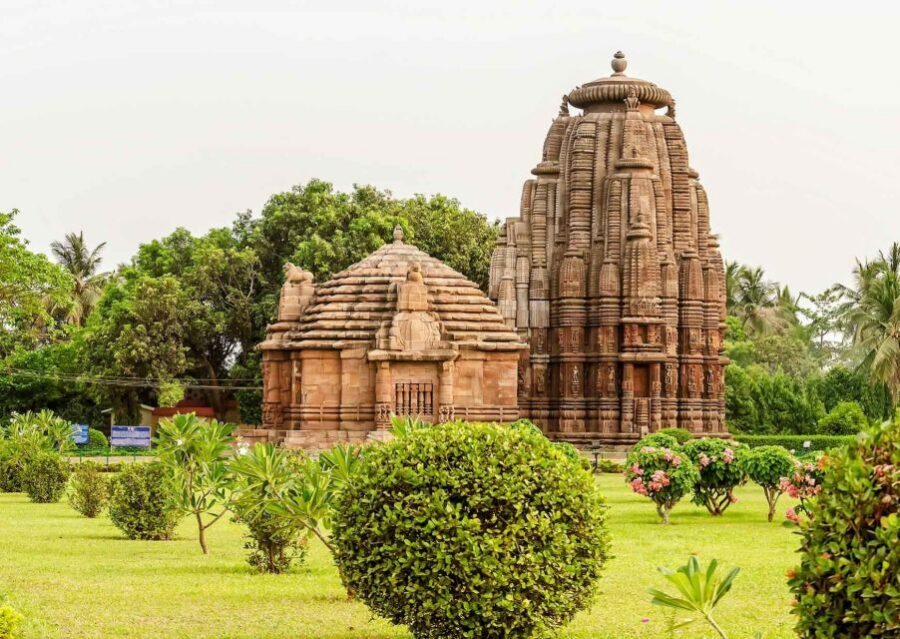 Bhubaneswar: 2 Hours Guided Heritage & Cultural Walking Tour - Where the Tour Gets Its Magic: Lingaraj Temple First