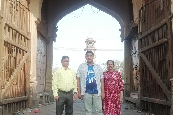 BlueCity Breakfast Walk - Meeting point at the Clock Tower Road: Shahi Samosa to start the day