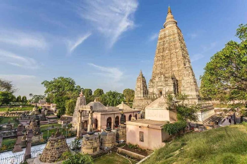 BODHGAYA FULL DAY TOUR - The Courtyard Stories: Monks Chanting, Mucalinda Lake, and Small Moments