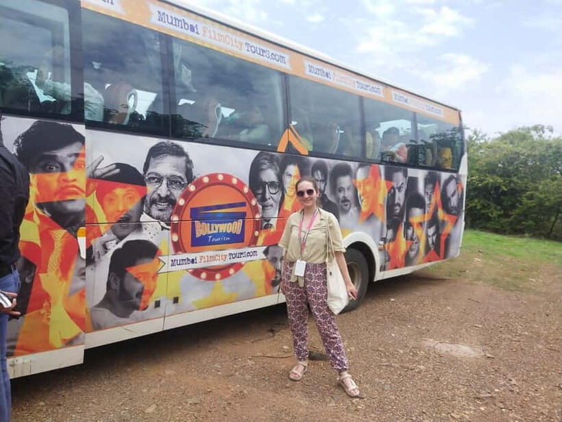 Bollywood Filmcity tour with Dance show. - The A/C coach route: sets you clock instantly