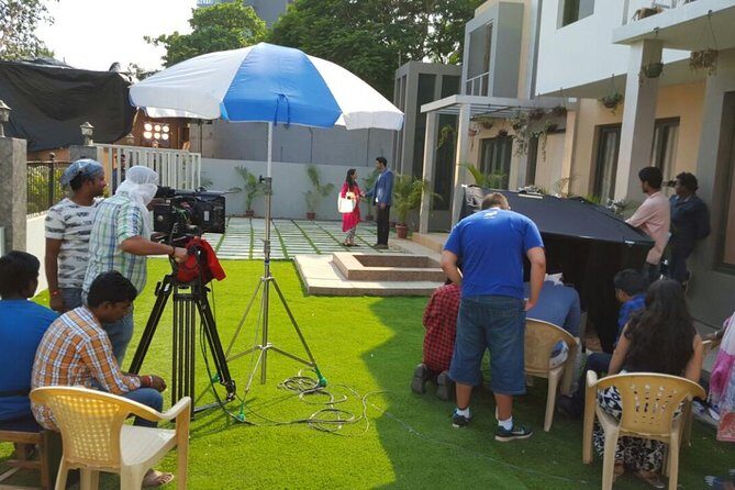 Bollywood Studio Tour experience - Getting There in Air-Conditioned Comfort: Pickup, Group Size, and Timing