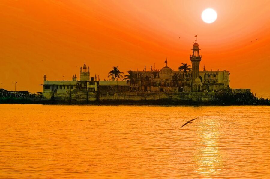 Bombay by Dawn - From newspapers to wholesale markets: the trade chain you normally ignore