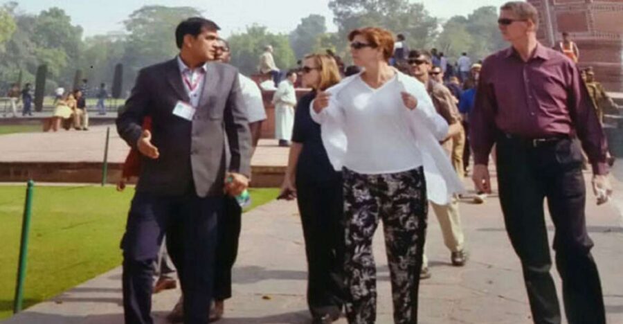 Book Govt. Approved Tour Guide For Taj Mahal & Fort - Photo help and staying comfortable: the “small things” that matter