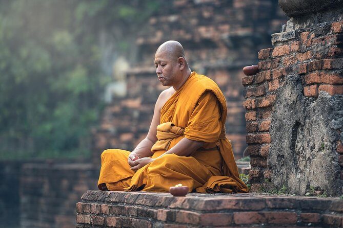 Buddhist Tour 7 Day - The comfort package: hotels, breakfast, and a guide who explains