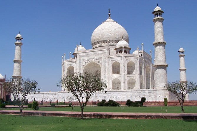 Budget Delhi One Day Tour - Gurudwara Bangla Sahib: Sikh devotion in Connaught Palace area