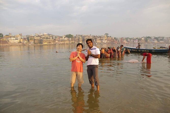 Budget full-day Varanasi tours : for unforgettable experience.. - Sunrise boat ride from Munshi Ghat: watch the Ganga before it turns into a festival