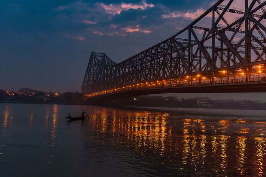 Build Your Own: Customizable Private Tour of Kolkata - Getting around in Kolkata: vehicle size, comfort, and the real heat factor
