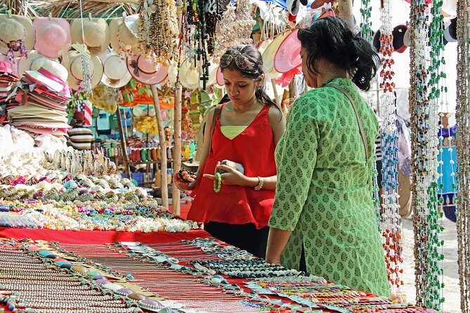 Bustling Markets of Delhi (Guided Half Day Shopping Tour) - How the guide turns browsing into a real shopping strategy