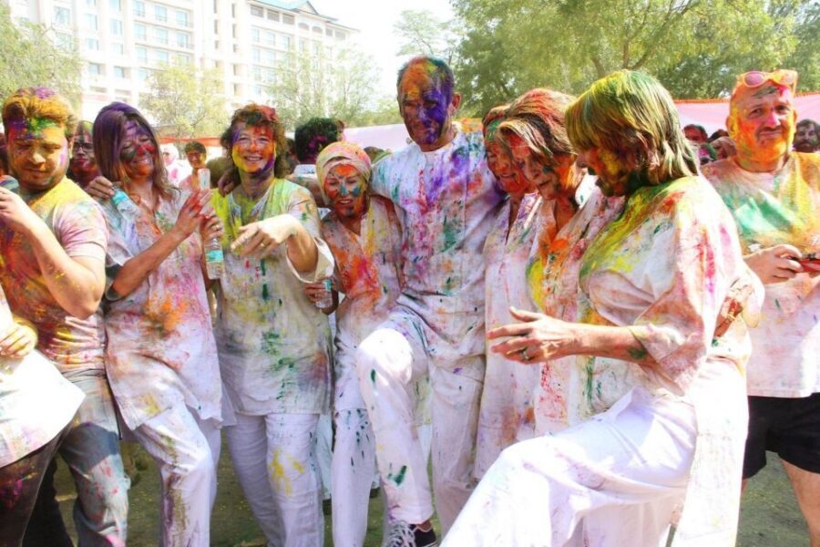 Celebrate Holi with Locals in Jaipur - Dress code and what to wear in powder season