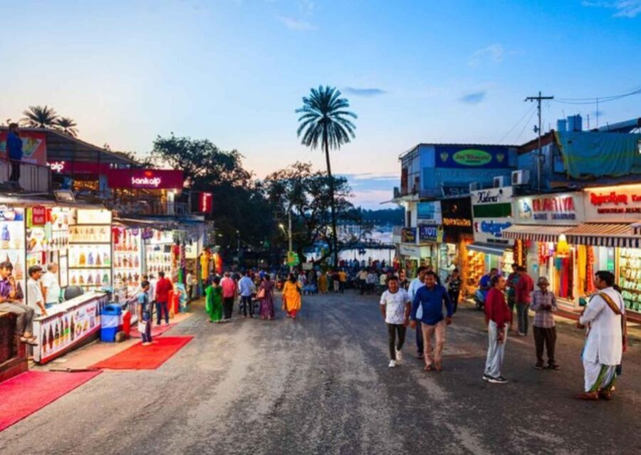 Chandigarh Nightlife Tour with shopping and food tasting - Guide Quality Makes or Breaks the Experience